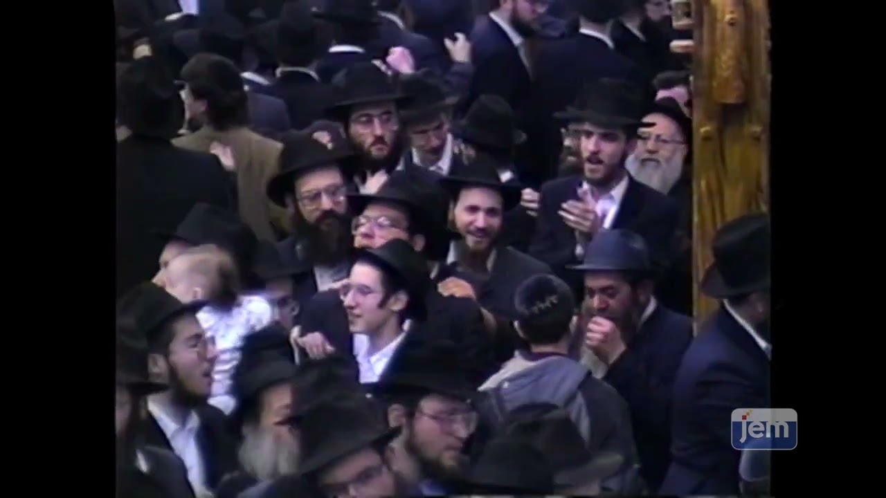 Dancing After Surprise Maimer Matza Zu | ריקודים אחרי המאמר הפתאומי מצה זו תשמ"ט