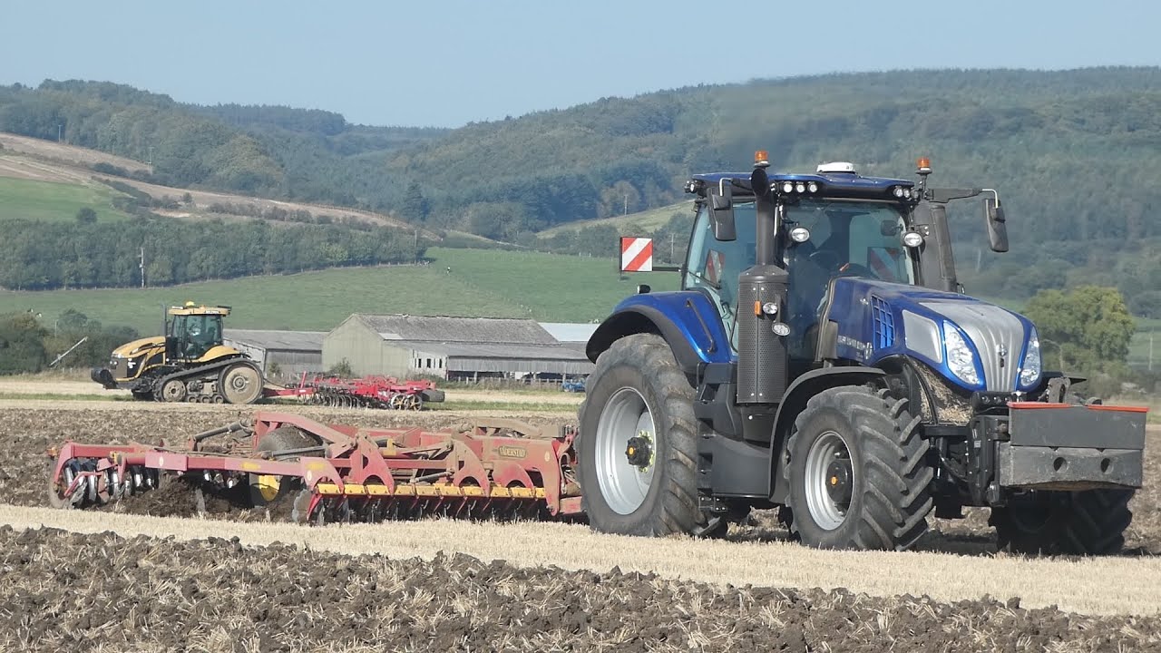 NEW HOLLAND T8.435 GENESIS PLM INTELLIGENCE Tractor Cultivating Busy Working