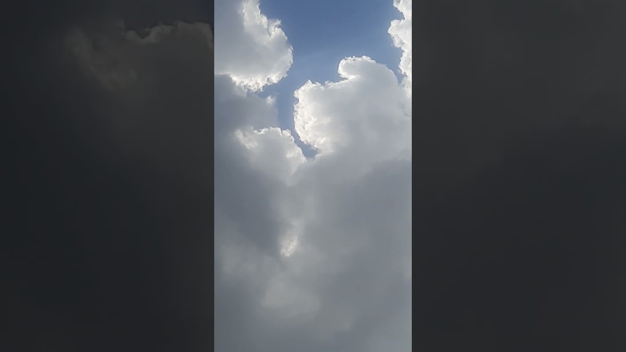 Fluffy ⛅️  clouds 