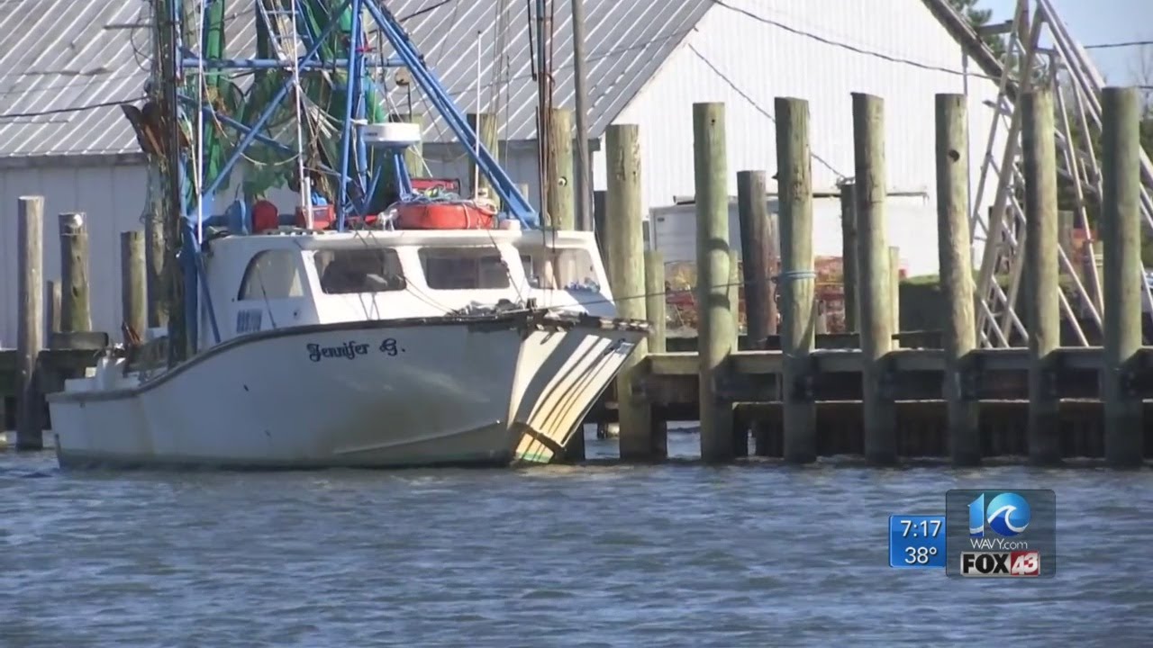Search continues for missing boaters - YouTube