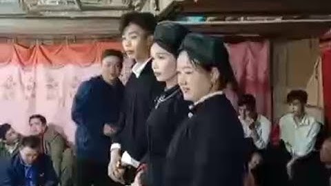 Ngày cưới của dân tộc nùng mọi người đều mặc áo chàm đẹp quá 12/2/2025 âm lịch.