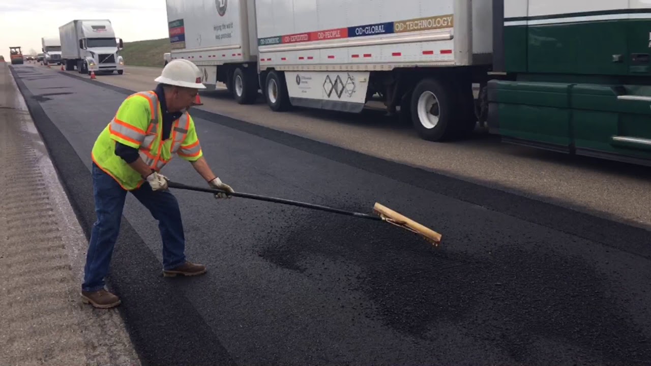TDOT crews paving on I-40 West at 406 (Sevierville) - April 3, 2018