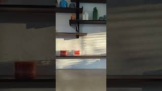 /// EFFETTO PIETRA E LIBRERIA IN METALLO /// #calce #homedecor #homedesign #decorazioni #casa #decor