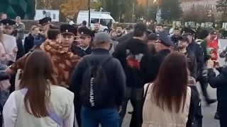 В России начались задержания на акциях протеста против мобилизации
