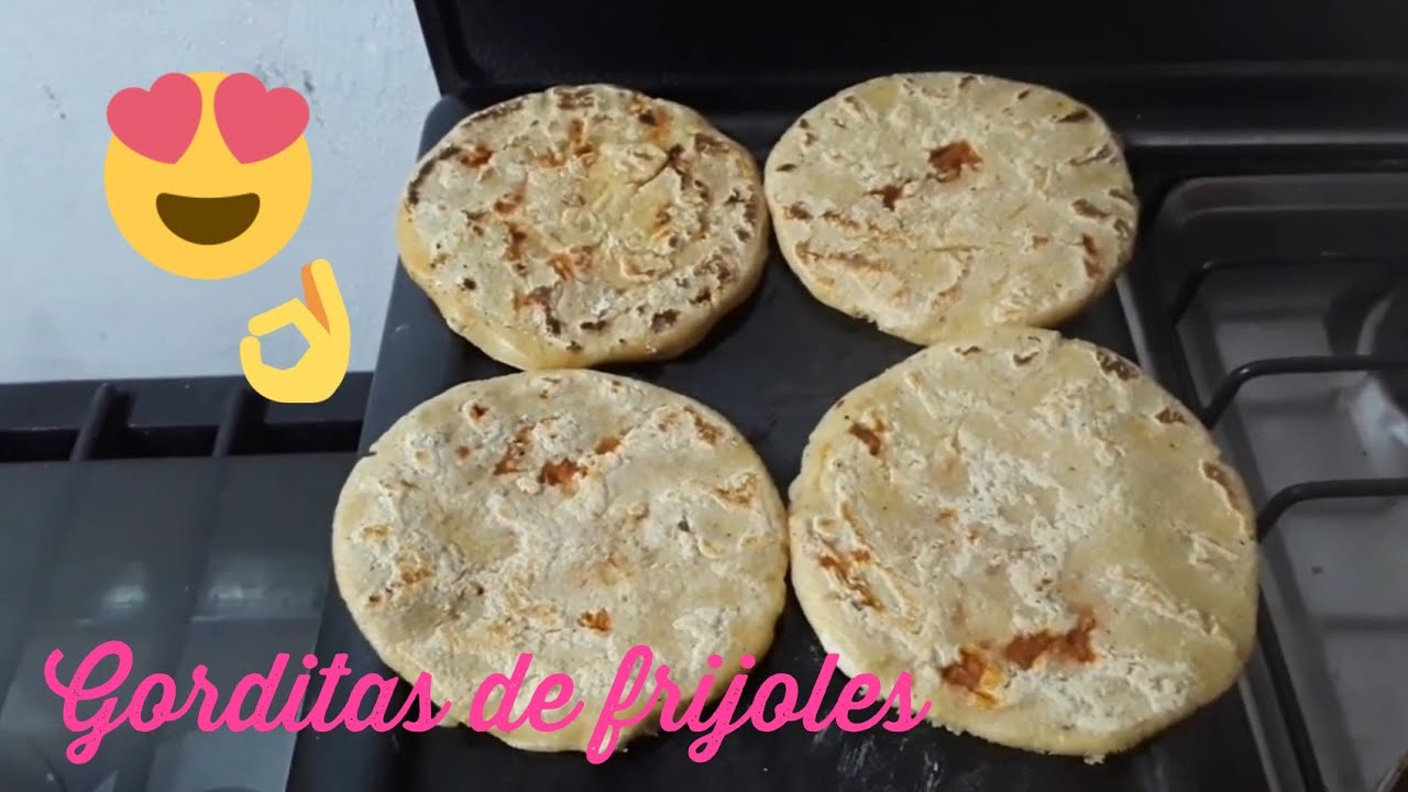 Gorditas De Frijoles con chile rojo y cominos