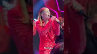 Claudia Leitte canta "Cai Fora" em evento. #sp #rj #claudialeitte #anitta #ba #ivete #pe