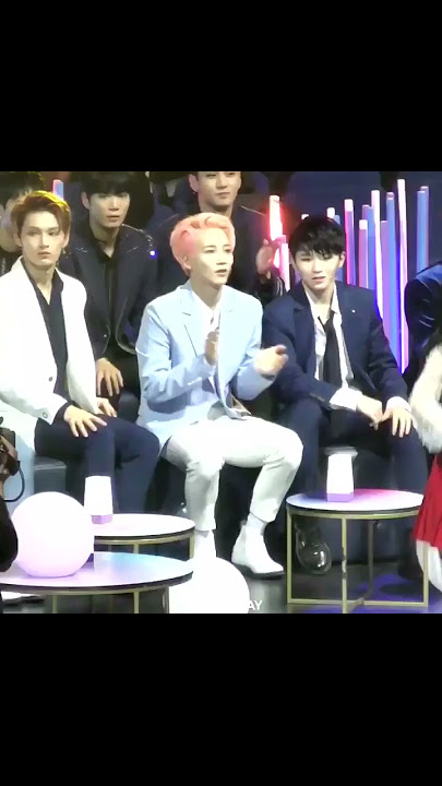 Woozi singing along to AKB48's Heavy Rotation