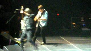 Video thumbnail of "Foo Fighters - Queen Cover - Tie Your Mother Down, Pittsburgh PA 9/23/11"