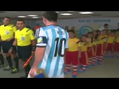 მესიმ პატარა ბიჭუნას გული დასწყვიტა, რადგან მისი გამოწვდილი ხელი ვერ შეამჩნია.