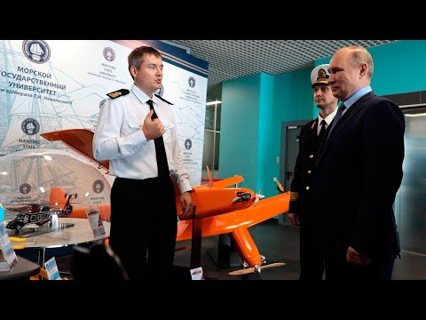 Путин в рамках ВЭФ осмотрел современный тренажерный центр для моряков во Владивостоке