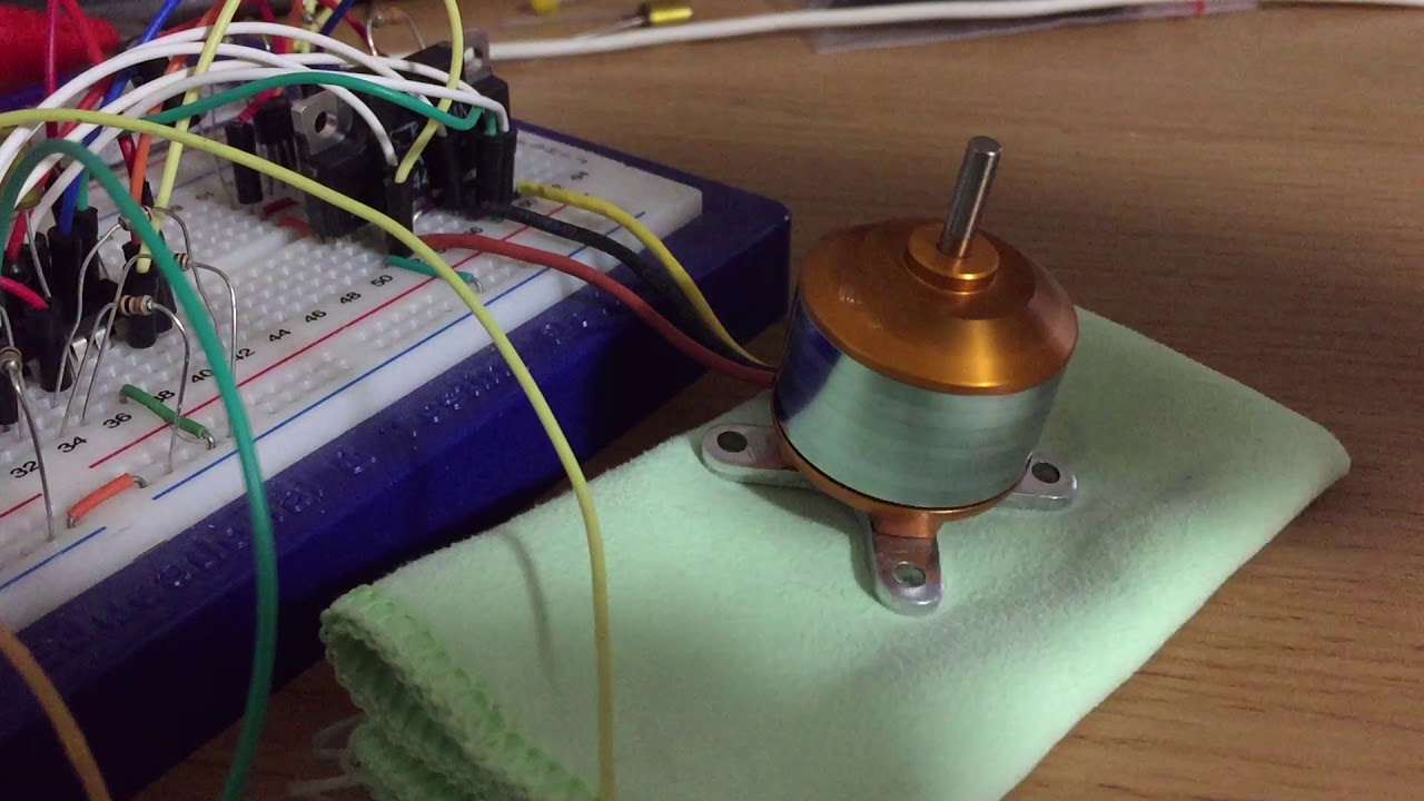 Sensorless BLDC controller using PIC18F1230 lock detection - YouTube