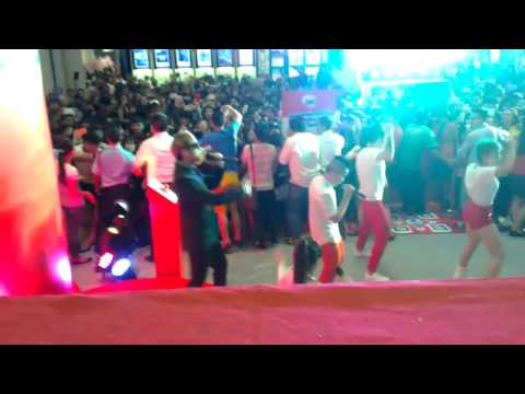 Video Sơn Tùng M-TP diễn tại Aeon Mall Tân Phú 2015 || Ấn... - youtube