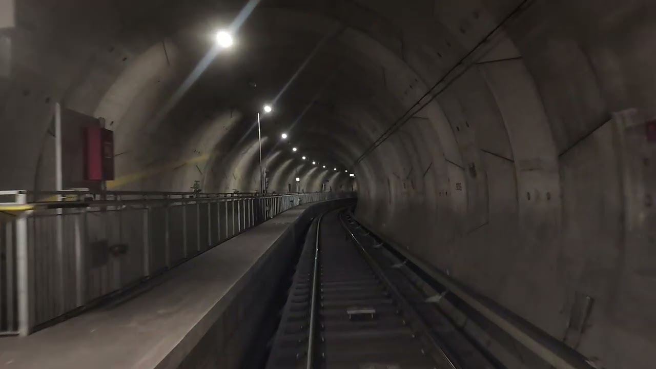 Metro Milano M4 da sforza policlinico a tricolore