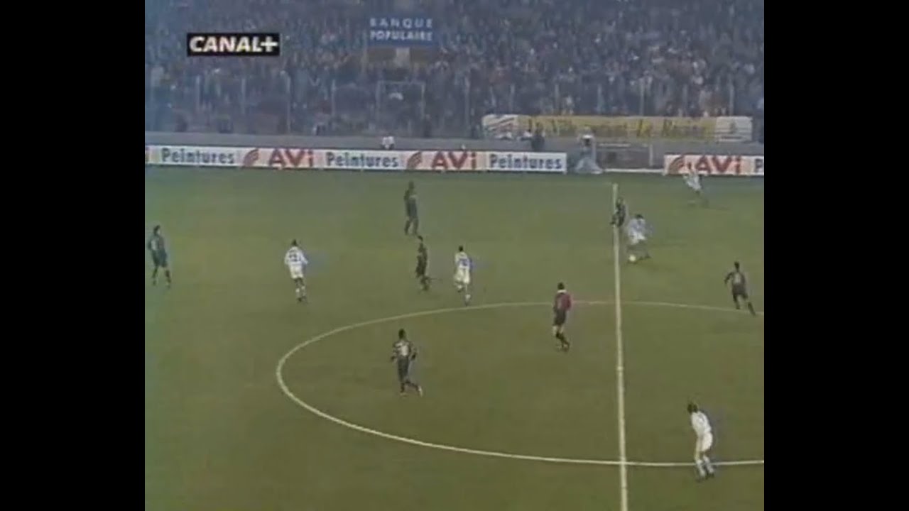AC Milan - Coupe d’Europe de Football - 2001 - Fanion - Catawiki