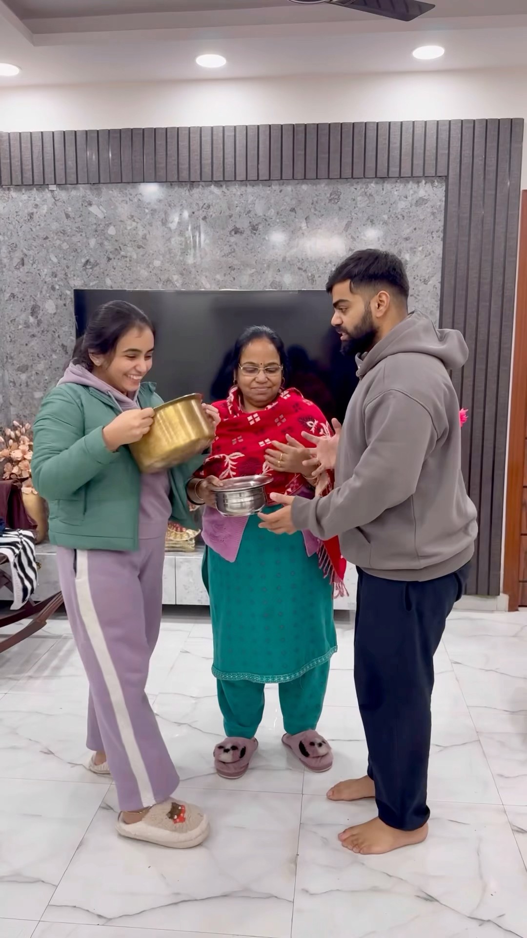 Gaurav k gift mai say ye kya nikala wait for twist #shorts #youtubeshorts #gauravaroravlogs