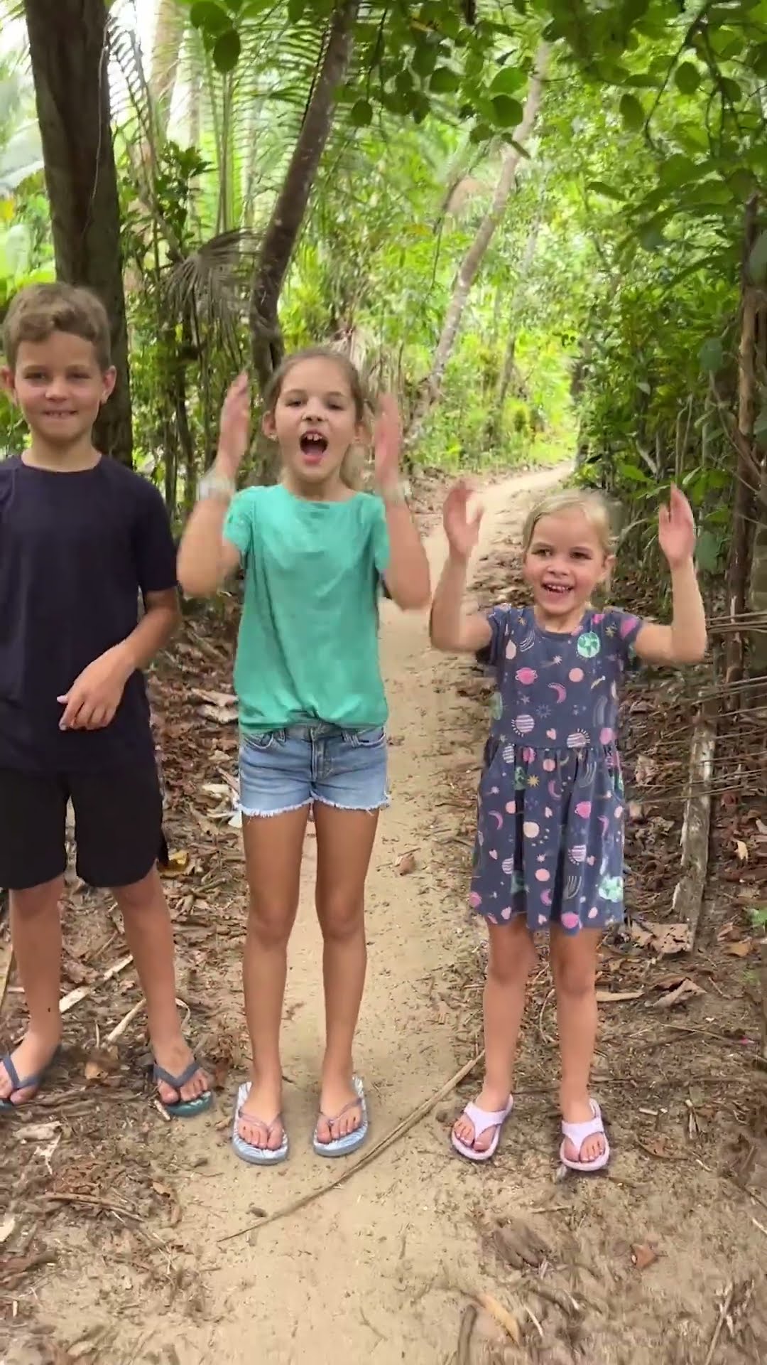 Head Shoulders Knees and Toes! #kidssong