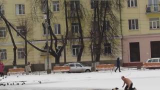 Обычный русский мужик в трениках спас собаку из проруби Обычный русский мужик в трениках спас собаку из проруби