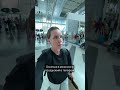 Стюардеса показала хитрість, як без доплат заносити багаж у літак