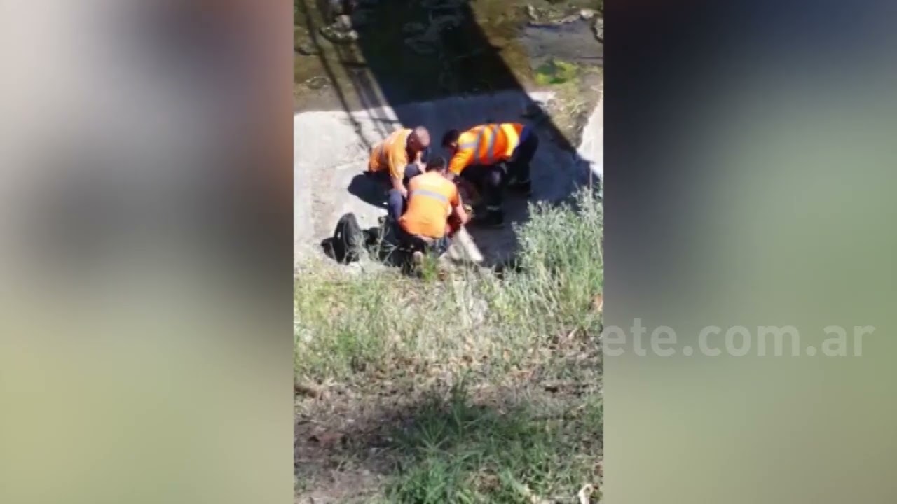 Un hombre terminó herido tras caer al canal en el Parque de Mayo