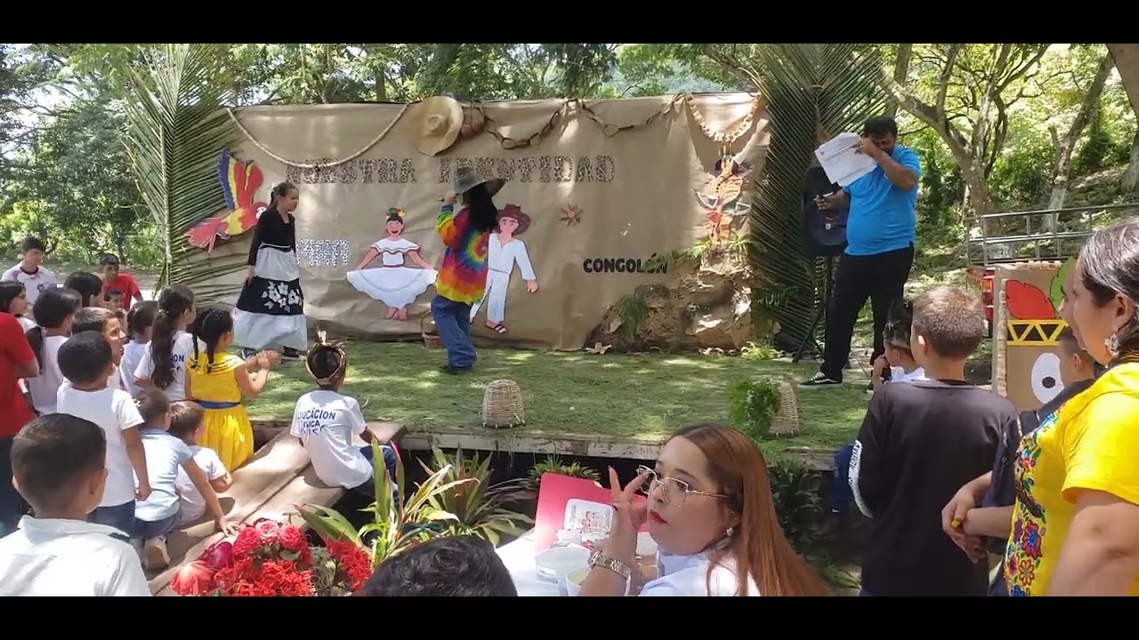 Celebración del día típico En la Colonia Al3mana San José de Colinas SB. Hn