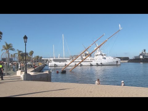 Vídeo: S'enfonsarà un vaixell bolcat?