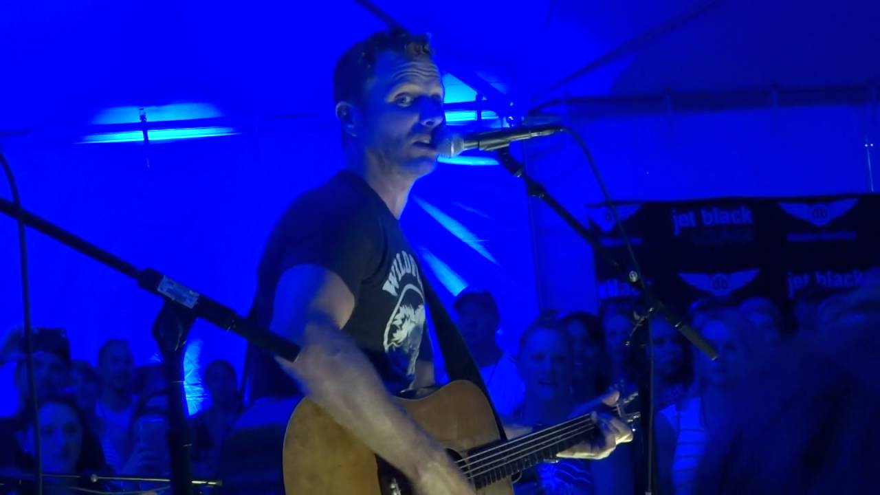 Dierks Bentley: Somewhere on a Beach VIP (2016)