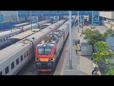 ЭП20-049 с поездом