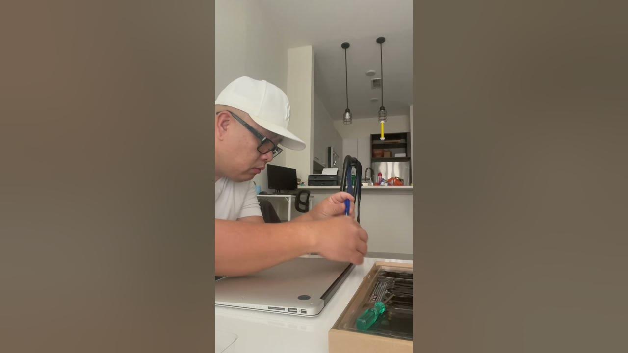 replacing-macbook-battery-for-29-99-compared-to-apple-store-from-200