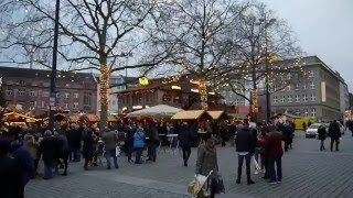 Самая большая Рождественская ёлка в Мире на Рождественском базаре в Дортмунде в Германии.