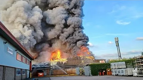 Massive fire ravages bakery as over 100 firefighters and 30 appliance called to the scene