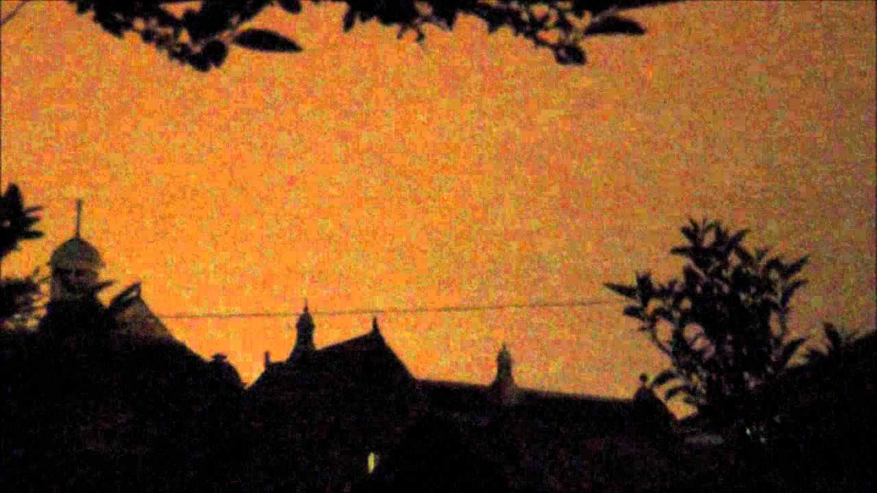 OVNI de color ámbar flotando sobre Londres a baja altura