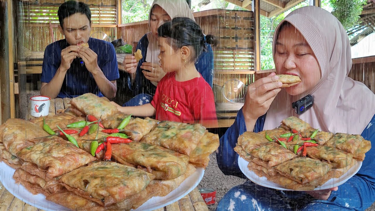 Seharian Hujan Deras Dikampung, Emang Enak Makan Yg Anget Anget Dari Lumpia Telur, Girih Kriuk