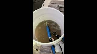 Limpieza De Un Motor Volvo Penta. Kad 43 Con Barnacle Buster Y Bomba Port-O-Flush Jr.