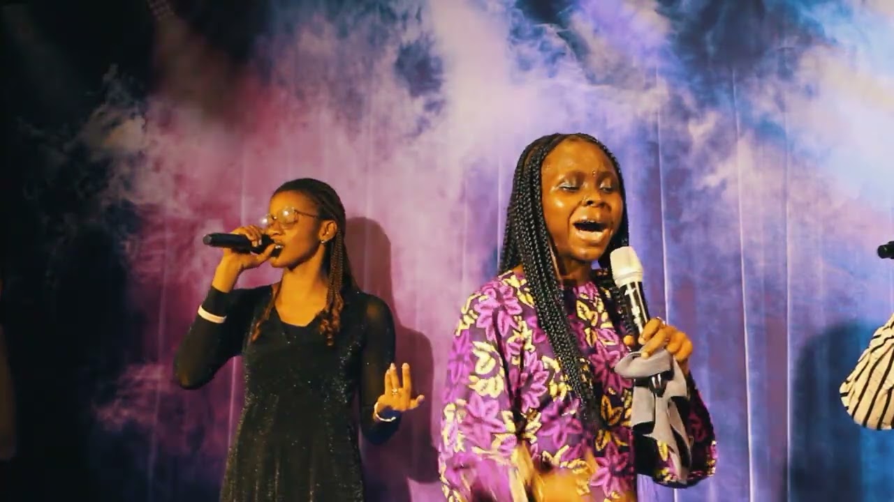 Spontaneous Worship Session (Eze Ebube Medley)￼