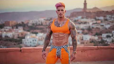 Mode masculine audacieuse : Guide ultime pour un style tatoué et musclé