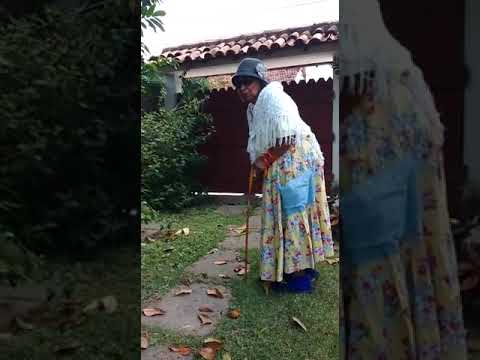 A Velha 🎭 - YouTube