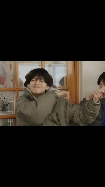 tae playing violin without violin 🎻 😂🤣🥰#taehyung #tae #kimtaehyung #btsv #bts #shorts #subscribe