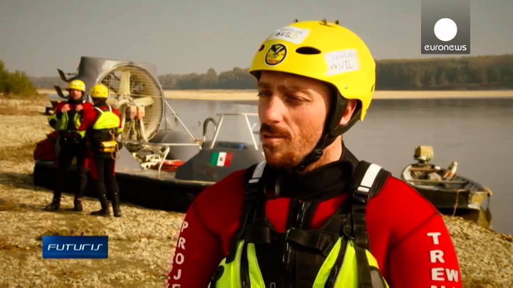 Hovercraft innovation: multi-tasking on a cushion of air - Futuris - YouTube
