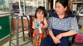 cute baby playing with mommy - chhi chinh inh
