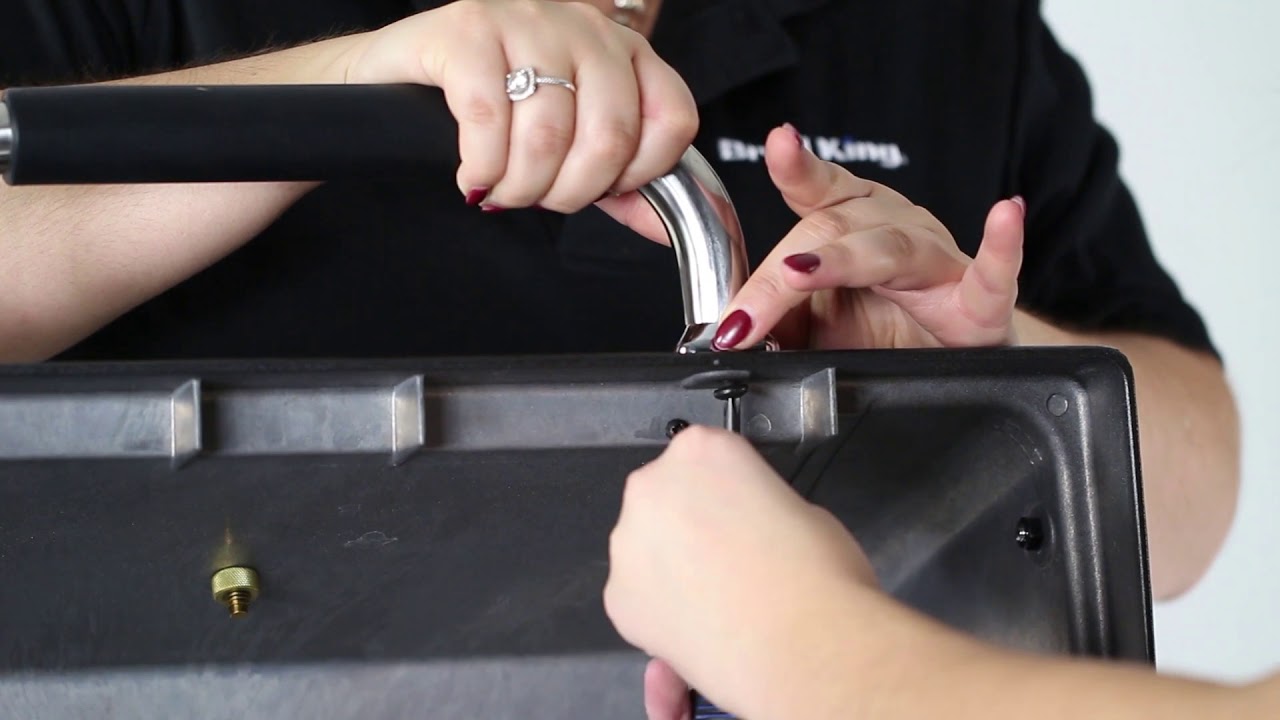 Broil King - Porta-Chef 320 Assembly - YouTube