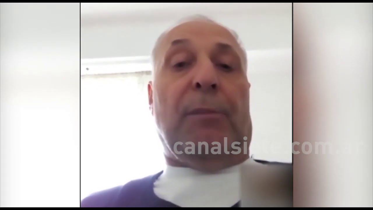 César López por la terminal de ómnibus