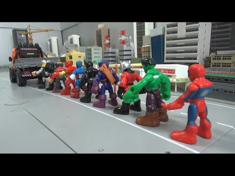 Spider-<strong>Man</strong> 10 Super <strong>Heroes</strong> ride truck toys play 스파이더맨 10명 슈퍼히어로 트럭 타기 장난감 놀이