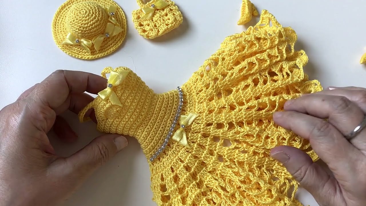 Show Featuring a Crochet Dress with Pointed Skirt for Barbie by Pecunia Milliom