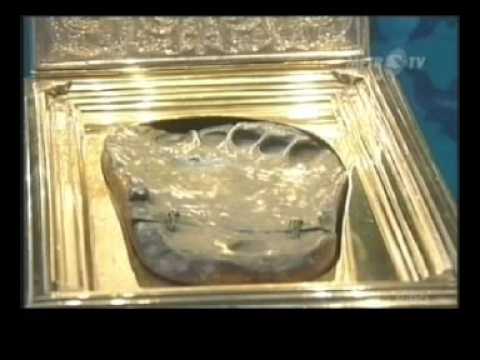 Makam Siti Hawa dan Replika Sepeda Raksasa Nabi Adam 