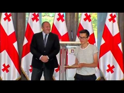 პრეზიდენტი პროექტის „მე და კონსტიტუცია“ მონაწილეებს შეხვდა