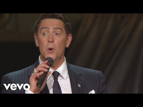 Bill & Gloria Gaither - Moving Up to Gloryland [Live] ft. Ernie Haase & Signature Sound