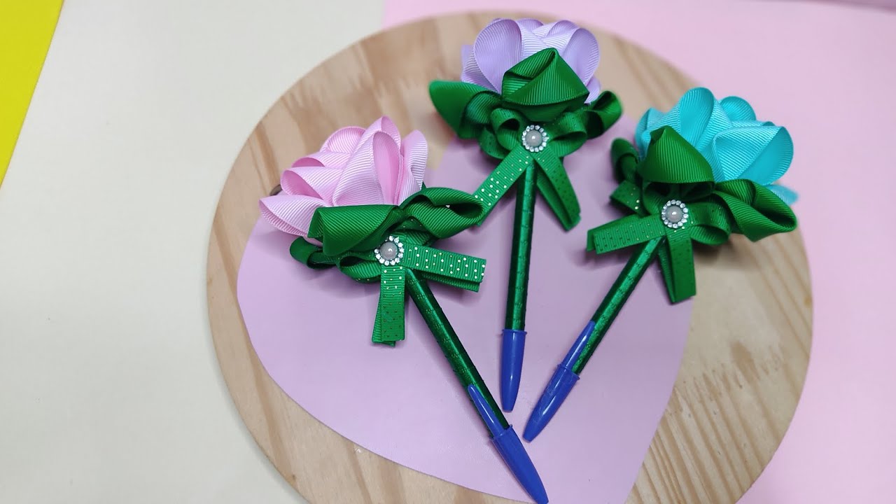 Caneta Decorada com Flor de Fitas 🎀
