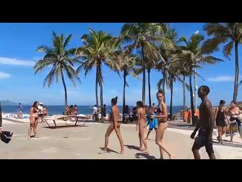 Girls walk on Rio De Janeiro beach//Walk on Brazil beach #beach #beachwalk #walkbeach #riodejaneiro