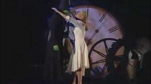 Idina & Kristin - Tony