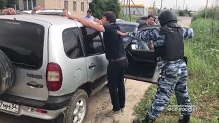 В Волгограде задержаны чиновники, вымогавшие взятки с торговцев В Волгограде задержаны чиновники, вымогавшие взятки с торговцев